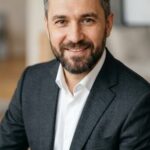 Портрет Алексея Волкова, эксперта по подбору персонала в кадровом агентстве Персонал Вертекс